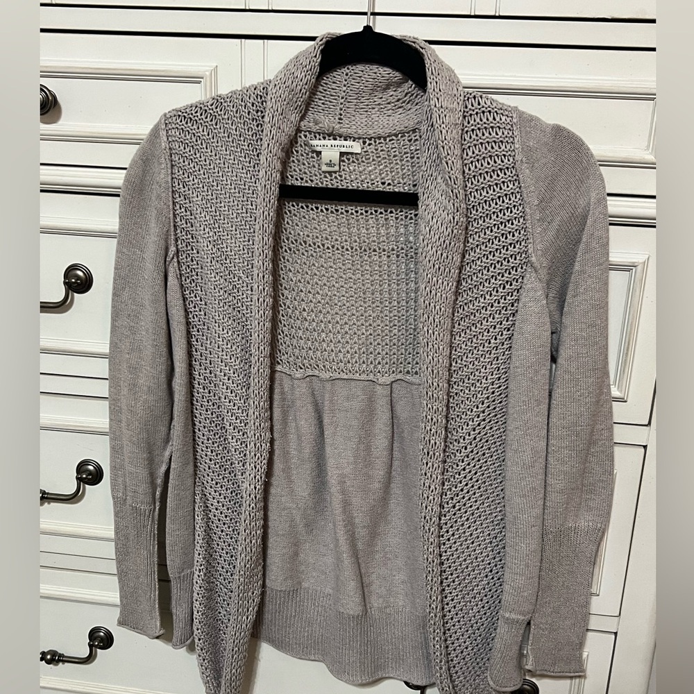 Gray knit cardigan with a touch of fairy charm